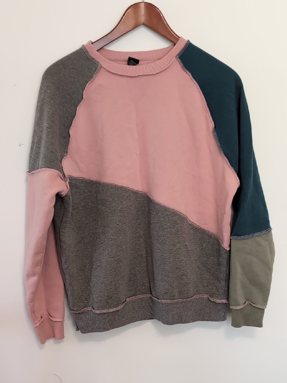 Wild Fable Pink Teal Gray Color Block Crew Neck Sweatshirt Size Extra Small - Picture 1 of 5